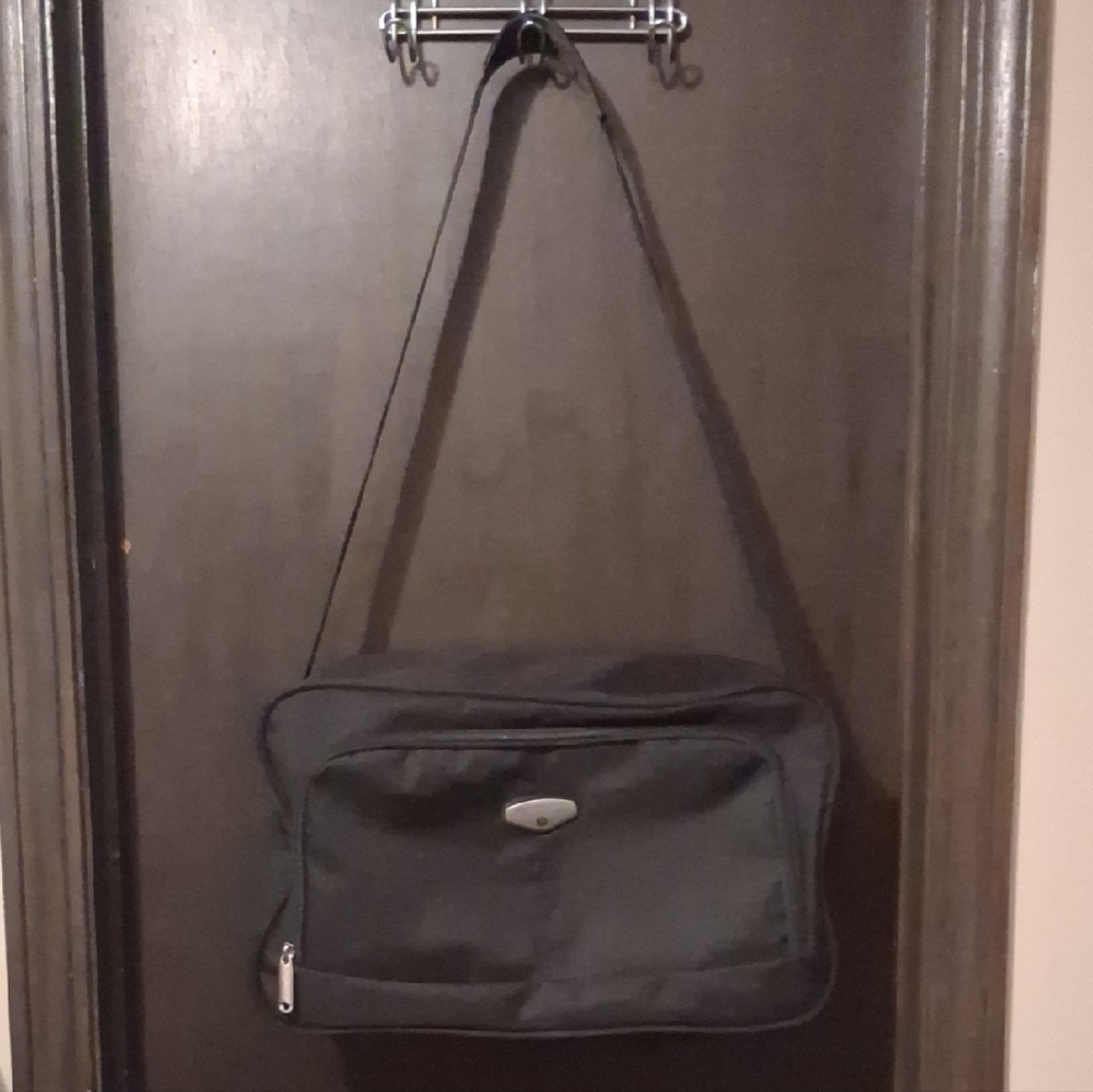 Elegant Black Travel Shoulder Bag